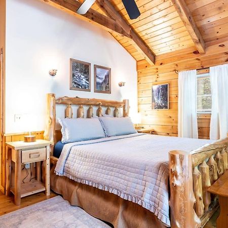 Villa Quaint & Secluded Near Dollywood With Bbq&Hot Tub à Pigeon Forge Extérieur photo