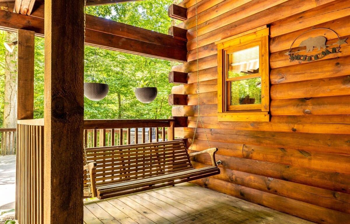Villa Quaint & Secluded Near Dollywood With Bbq&Hot Tub à Pigeon Forge Extérieur photo